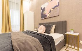 Deluxe Izabella Apartment In The Center Of Budapest